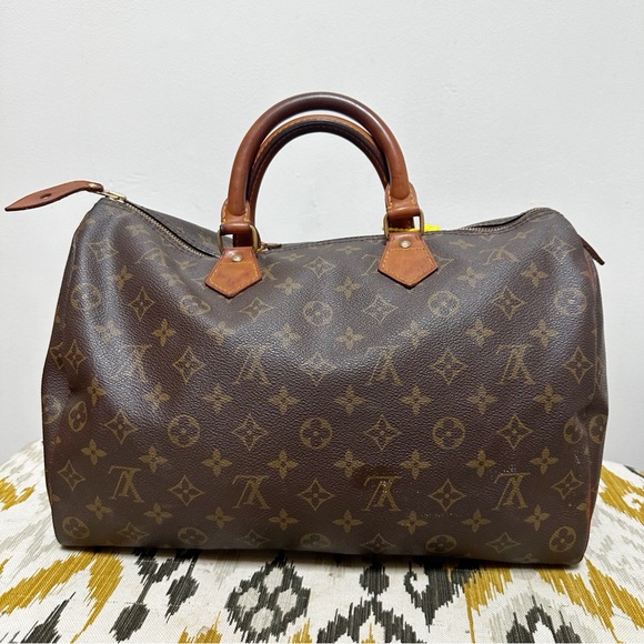 Louis Vuitton Handbags - Authentic Louis Vuitton Speedy 35 Shoulder Bag Tote Handbag- from Bagriculture